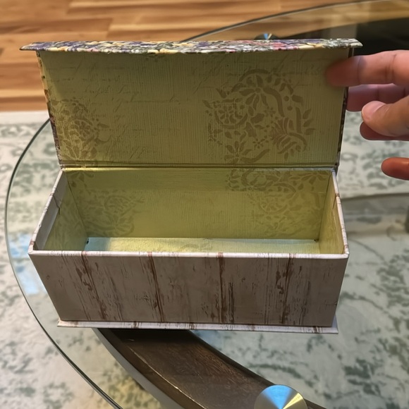 Organizing essentials - Picture 3 of 5